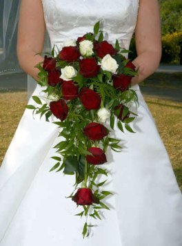 cascade-bridal-bouquet2